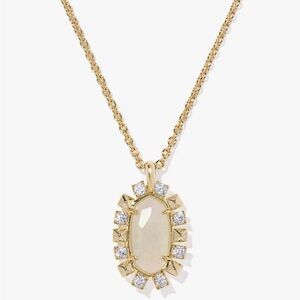 New with box Kendra Scott Shanley Elegant Gold Pendant Necklace